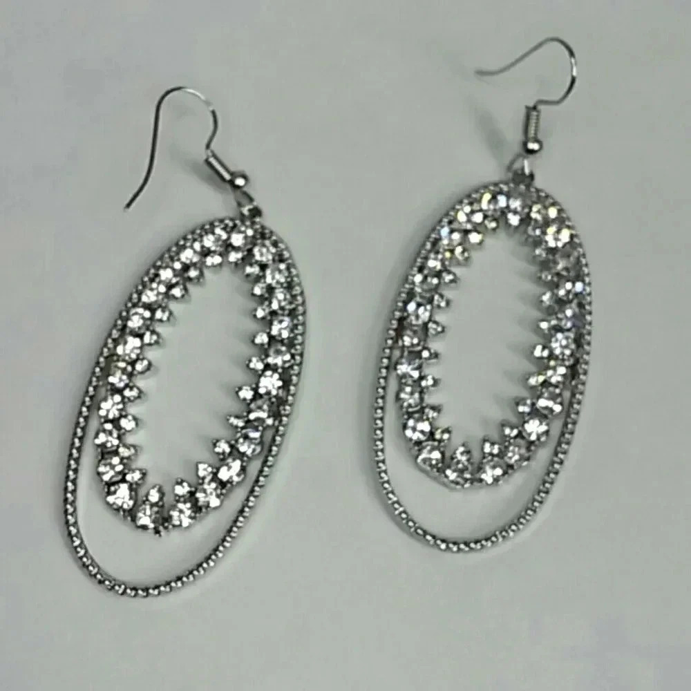 NWT Silver Rhinestone Earring and Necklace Set
